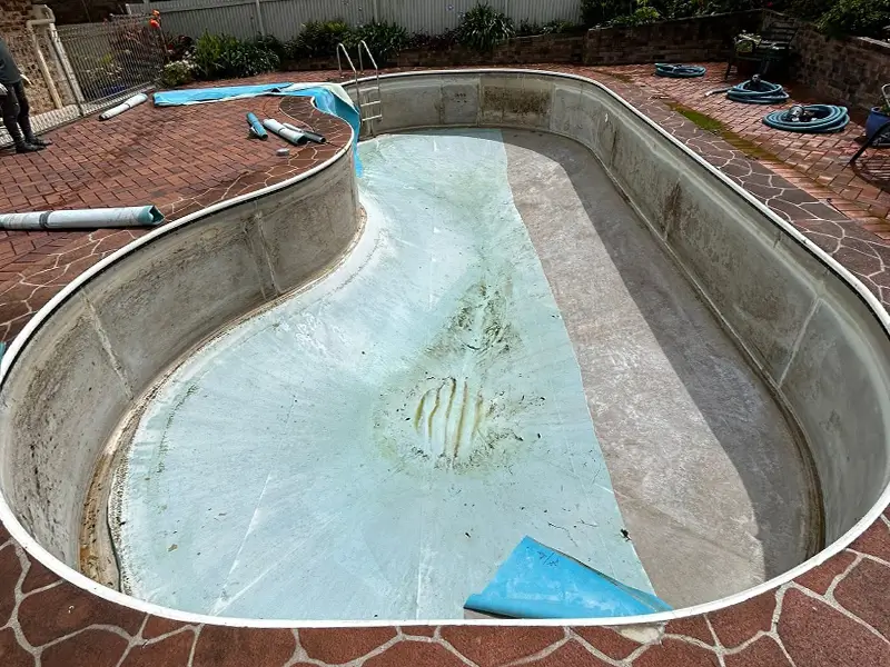 800x600-goldstarpools_0000before